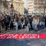 Un momento della manifestazione prima delle cariche della polizia – foto di Valeria Casolaro per L’Indipendente